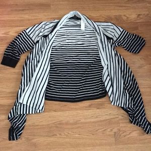 Venue Sweater Top Size Large NWT